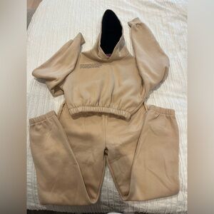 EDIKTED 2 piece set. Top size small. Bottoms size medium.